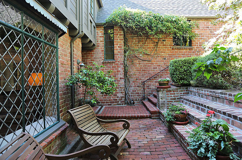 05_front_patio